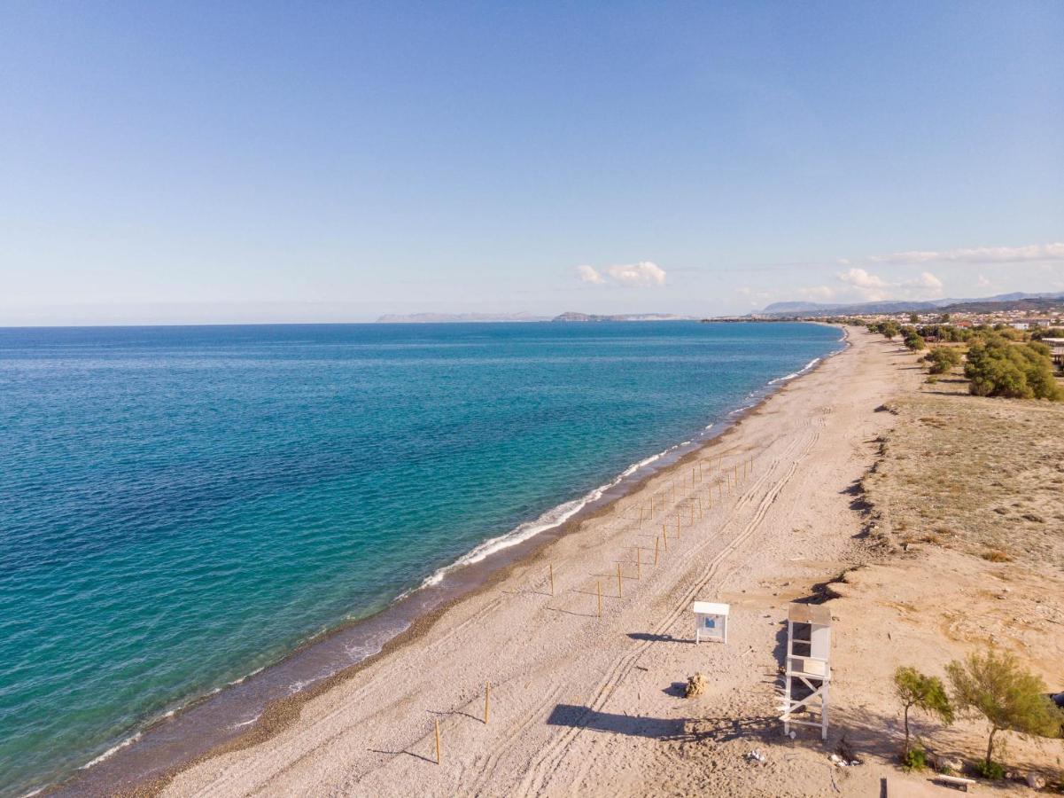 Floral Beach Apt With Lux Extras & Special Treats Kolimvárion Luaran gambar